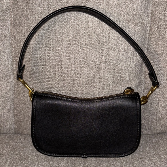 Coach Swinger Bag In Black - Picture 2 of 6